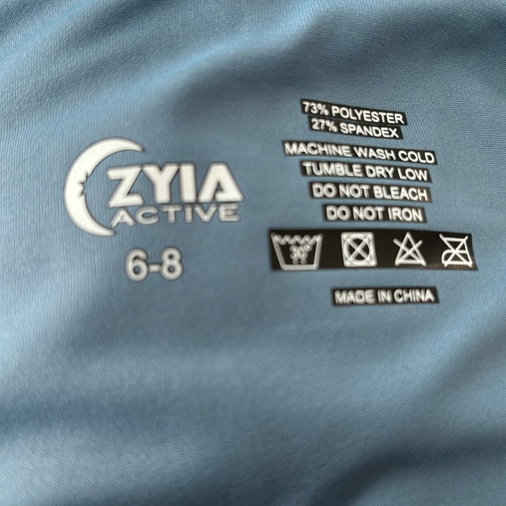 Blue Zyia Activewear capri leggings, size 6-8 NWOT